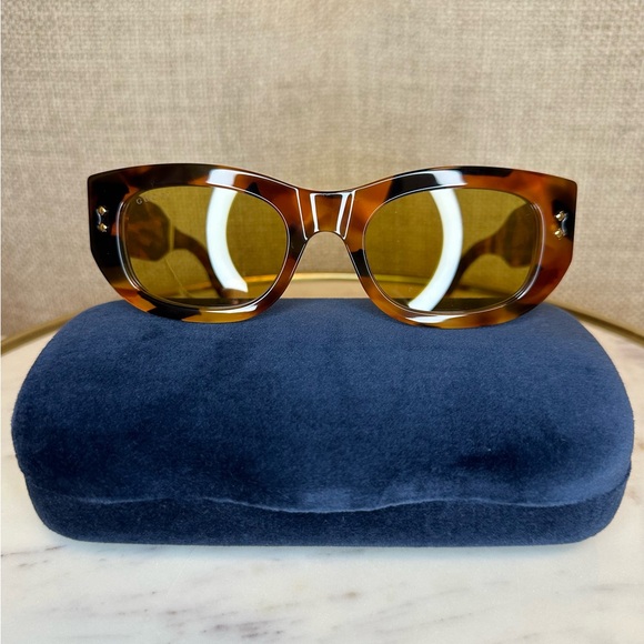 New! Authentic GUCCI Rectangle Sunglasses. - Picture 6 of 14